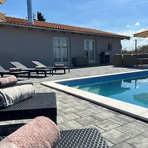 https://kuca-za-odmor-capella.in-istria.net